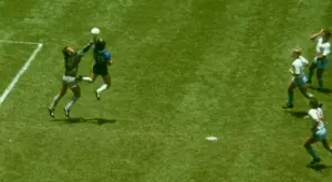 ВИДЕО: Продават на търг и топката, вкарана с "Божията ръка" от Марадона