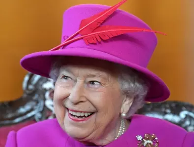 Елизабет II направи първо посещение на събитие от началото на ограниченията