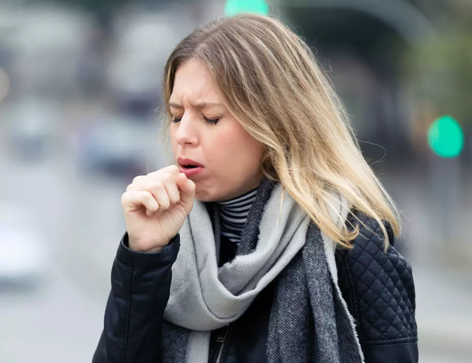 Каква е основната разлика между суха и влажна кашлица?