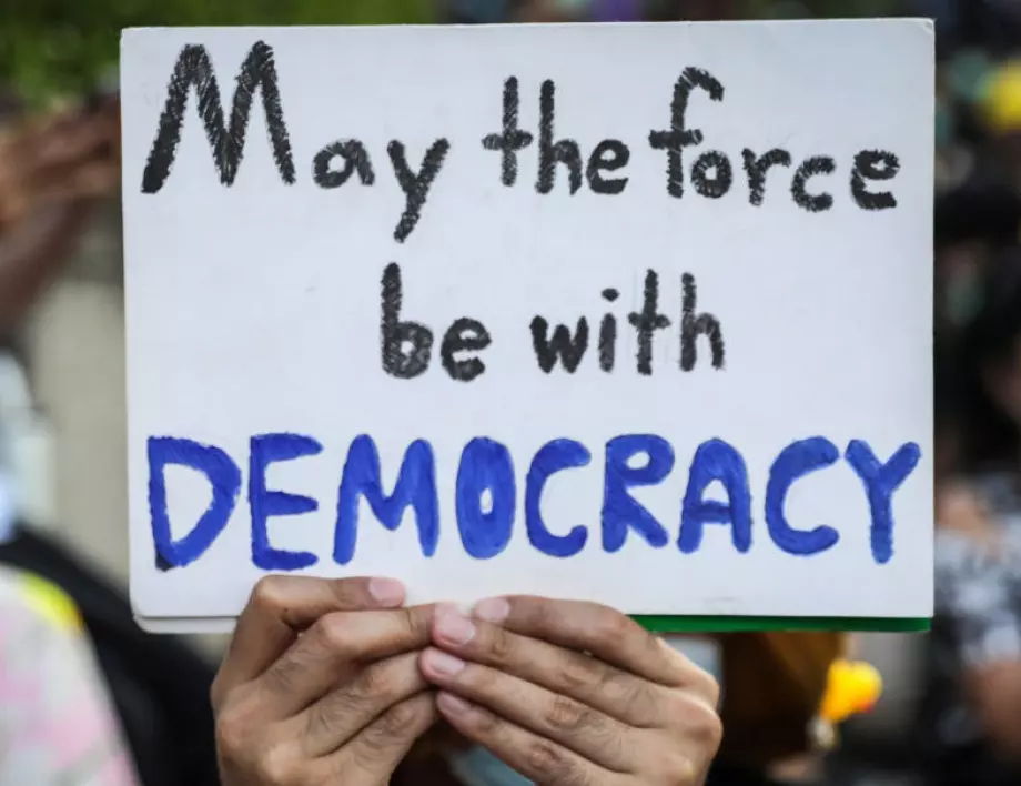 Le Figaro: Демокрациите никога не са били по-уязвими 
