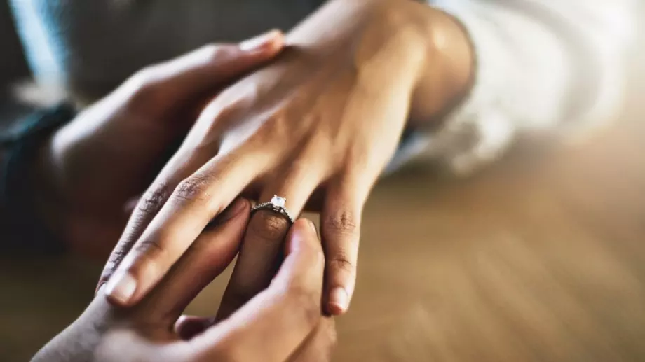 Зодиите, които ще получат предложение за брак през МАРТ