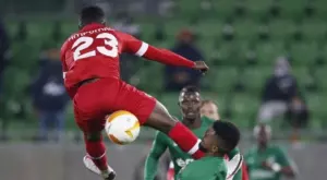 СНИМКА: Играч на Антверп се появи на клубната база с фланелка на кръвния съперник, за да бъде продаден