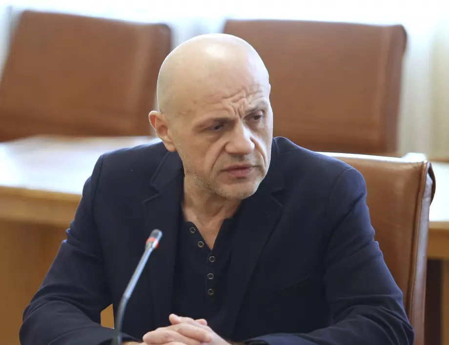 Томислав Дончев сравни Бойко Борисов с Никола Петков, парламентът бил ударил ново дъно