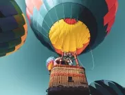 Братя Монголфие демонстрират своя балон с горещ въздух