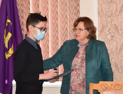 Кмет и зам.-министър наградиха ученик от Ловеч за смела постъпка