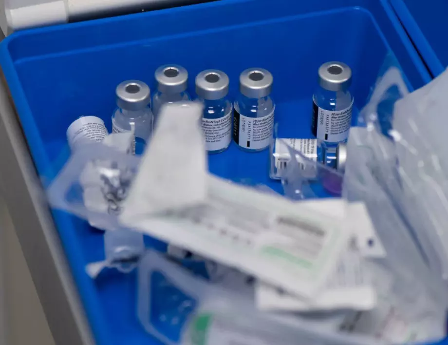 Япония може да намали възрастта на ваксинираните с Pfizer до 12 години 