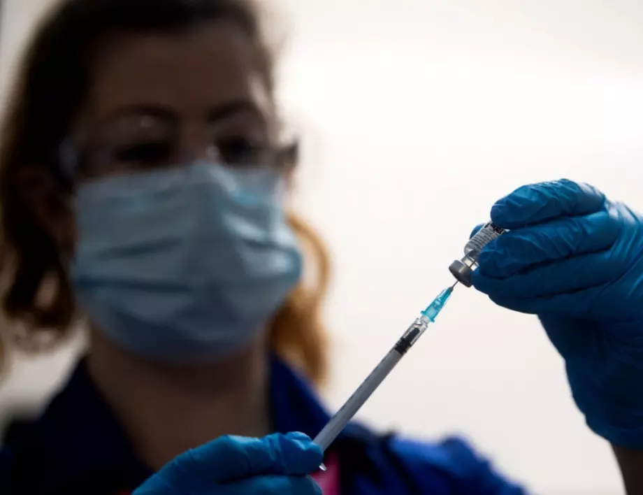 Уважаван български лекар: РНК ваксината на Pfizer показва учудващо малко странични ефекти