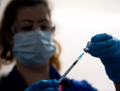 Опашата лъжа за ваксината на Pfizer срещу коронавируса - че не е съвместима с лекарства
