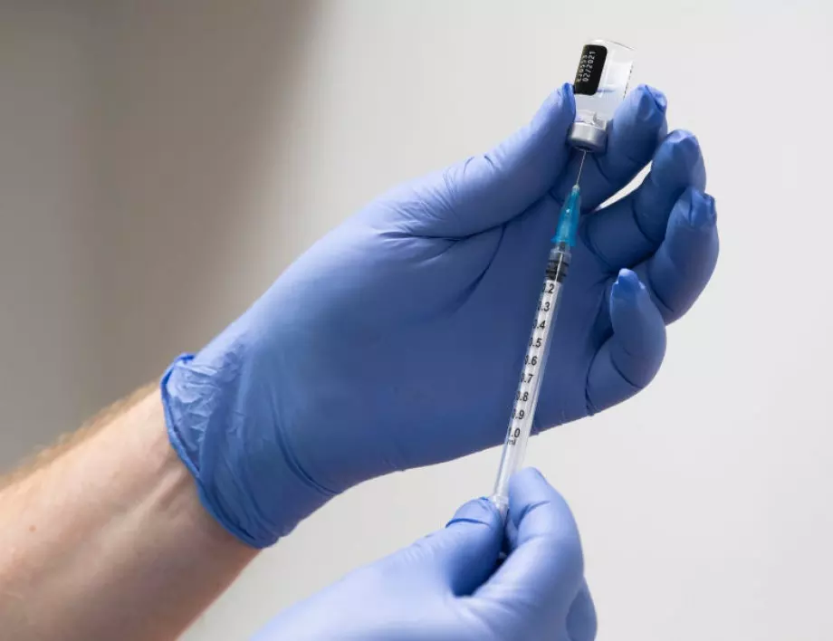 Pfizer и BioNTech започват клинични изпитвания на ваксина срещу "Омикрон"