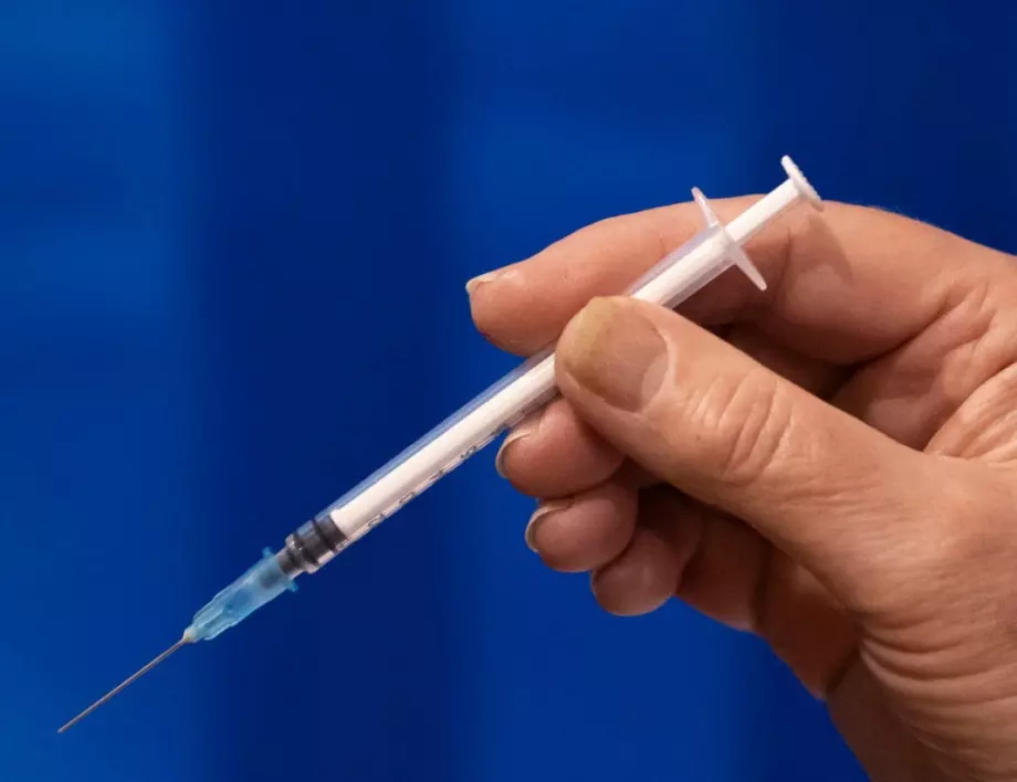 Топ медицински специалисти в САЩ, които отговарят за ваксините, напускат - заради бустерната доза срещу коронавируса