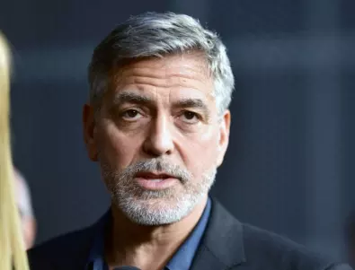 Джордж Клуни по цял ден пере дрехи и мие чинии 