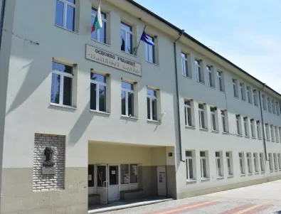 Училища от Асеновград получиха пари от МОН за компютри и дезинфектанти