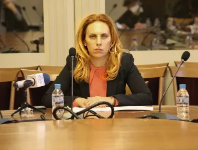 Марияна Николова: Започна ваксинация на членовете на изборните комисии