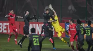 Херо и Стойне Манолов отнесоха солени глоби от БФС