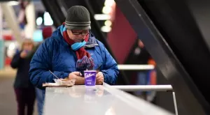 "Най-лошата храна, която сте яли на стадион" - поразяващи СНИМКИ от фенове, които споделят