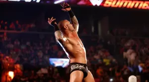 ВИДЕО: Огнен ад - Ренди Ортън подпали Брейт Уайът с бензин и клечка кибрит 