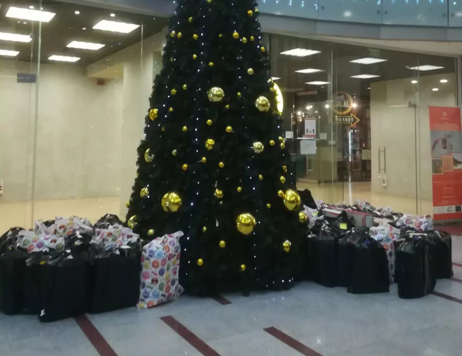 ЧЕЗ и "Надежда и домове за децата - клон България" зарадваха над 400 деца за Коледа