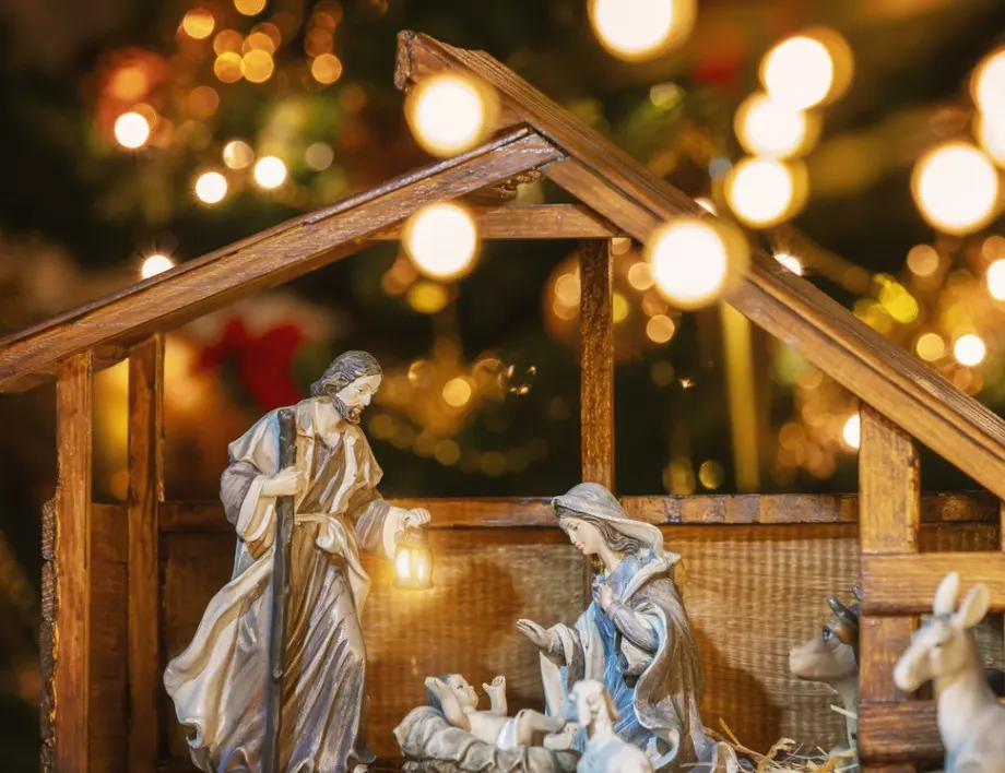 Крадци развалиха сцената на Дева Мария с Младенеца пред "Света Неделя"