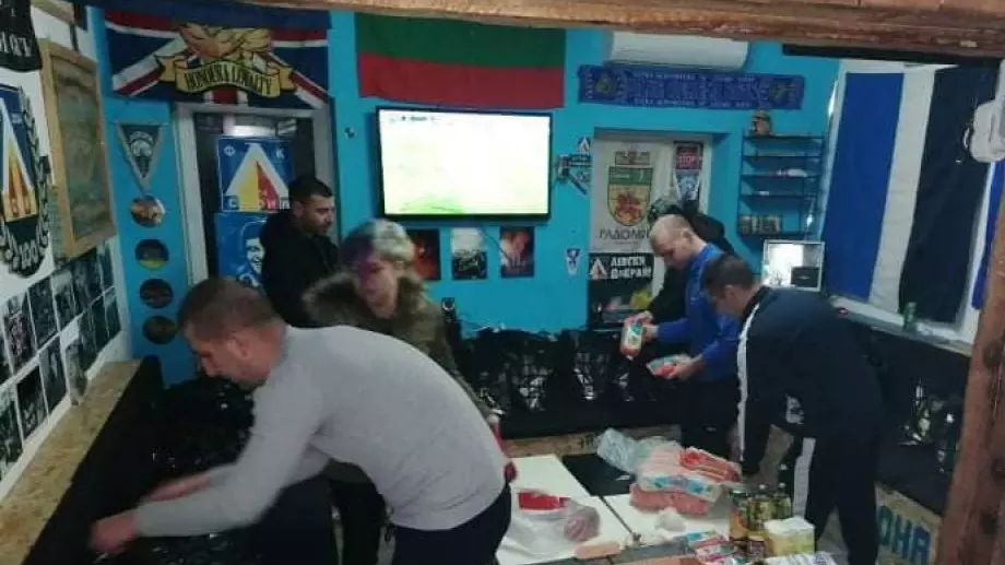 Фенклубът на Левски в Радомир с благотворителна акция за Коледа