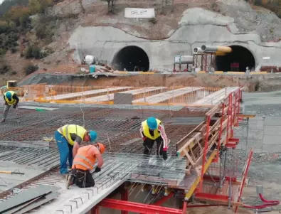 Осветлението в тунел „Железница“ на Е-79 е възстановено