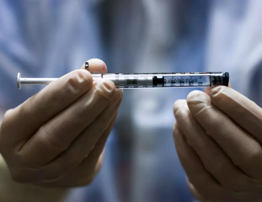 BioNTech иска разрешение от ЕС да използва 6 дози от една ампула с ваксина 