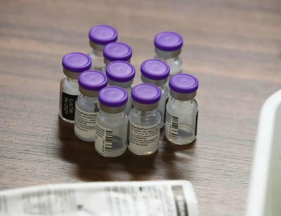 Гръцкото правителство ще разреши трета доза ваксина за възрастните и болните хора