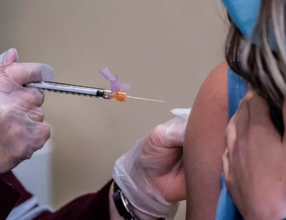 Само 20 от 128 000 израелци са заразени с COVID-19 след втората ваксина