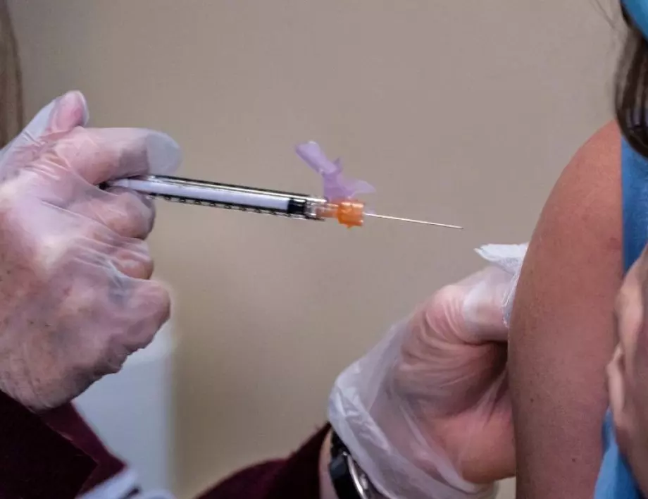 Започва ваксинация в домове за възрастни хора в София 