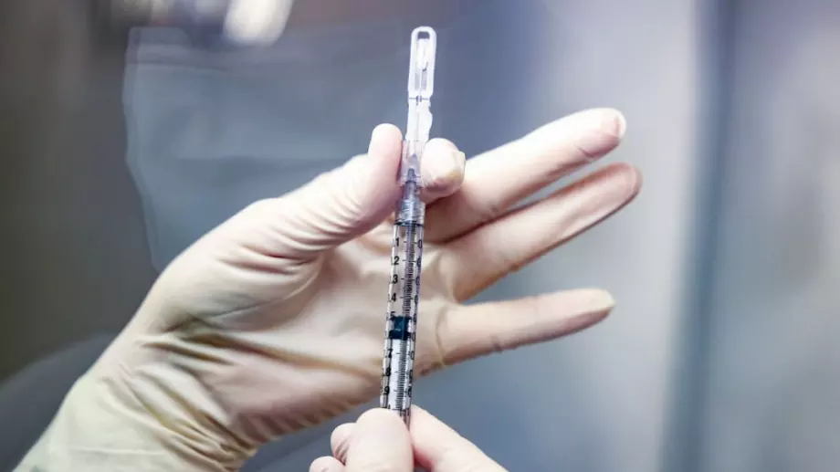 Франция: Ваксината на AstraZeneca само за хора под 65-годишна възраст