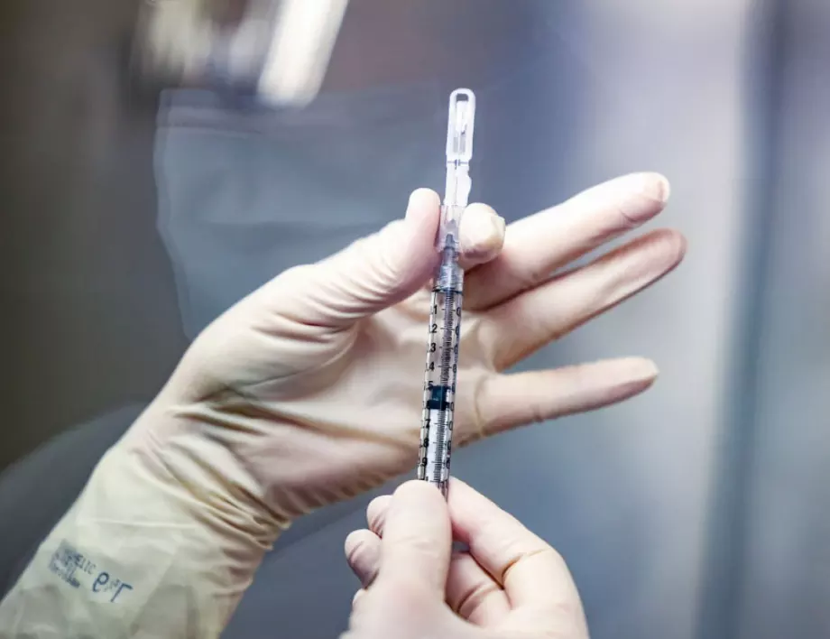 Под натиск на евродепутати производителите на ваксини обясняват защо се бавят