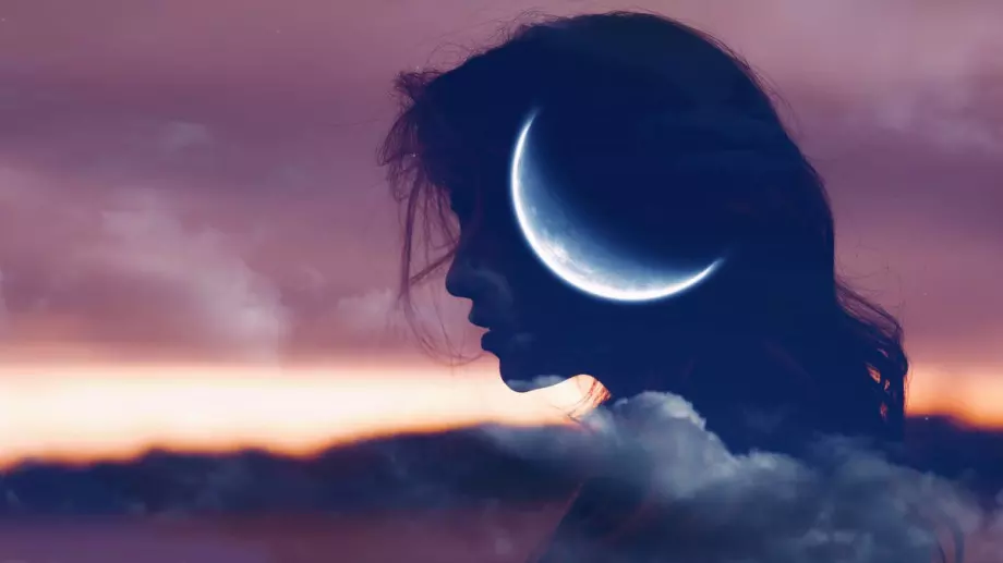 Как лунните фази влияят на съня и менструалните цикли