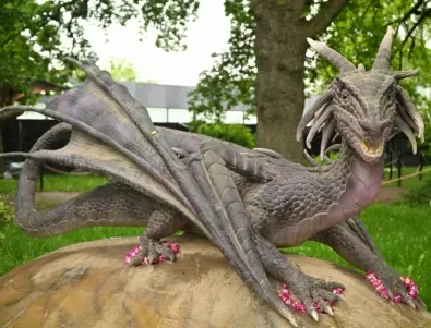 Фентъзи парк с дракони отвори врати в столичния парк Възраждане (СНИМКИ)
