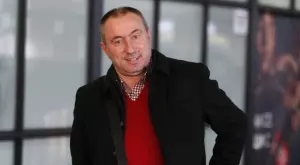 {{ otherArticle[0].article.title }}