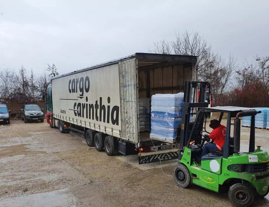 България изпрати първия ТИР с минерална вода в помощ за Хърватия 