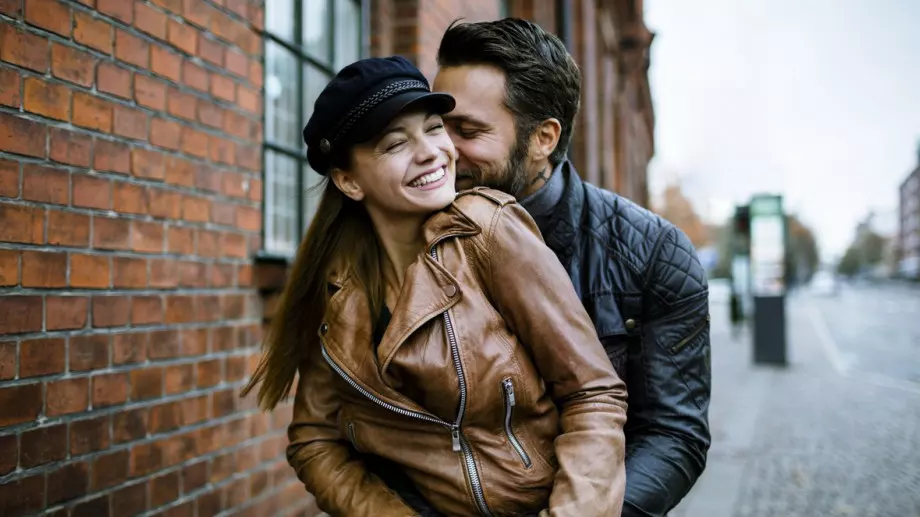 13 сигурни знака, че той е влюбен във вас