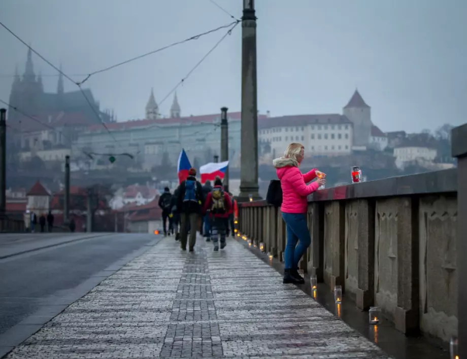 Протестиращи заради локдауна в Прага: Спрете коронавирусния терор