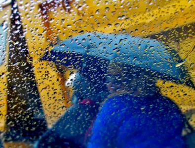 Жълт код за интензивни валежи в три области на страната