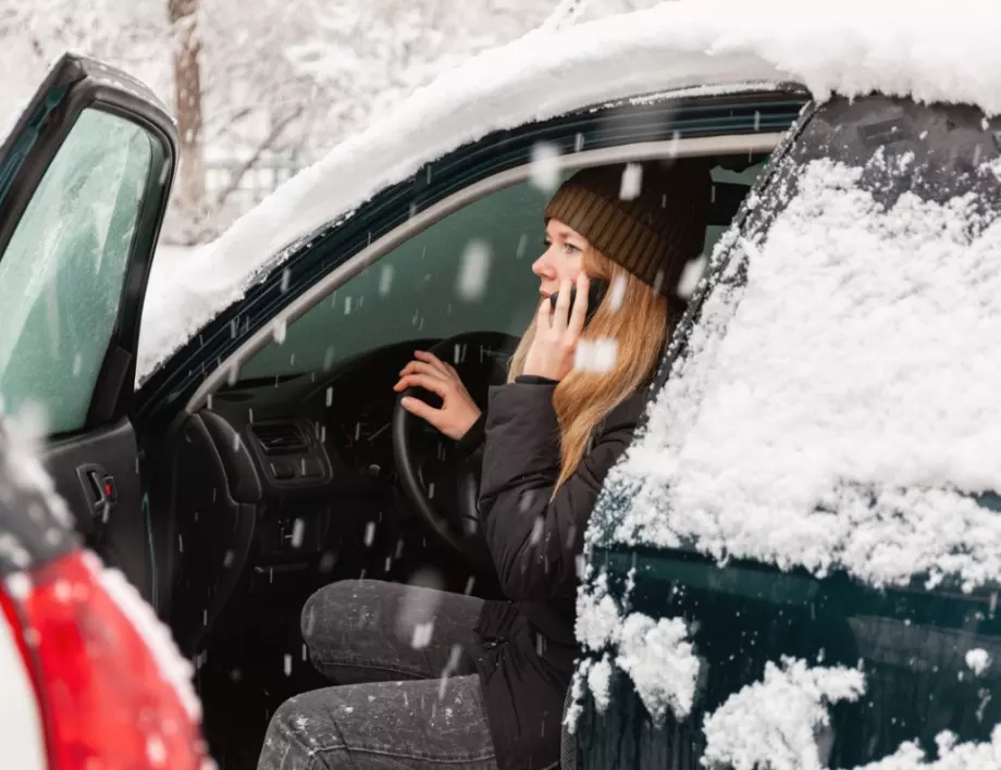4 трика как да чистим по-лесно снега от колата