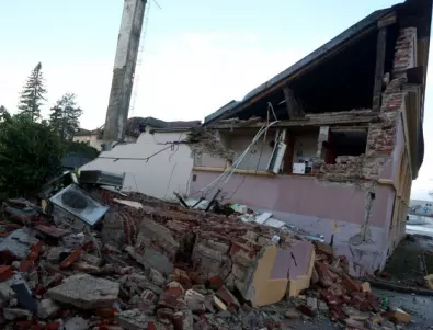 Земетресение в Индия напука сгради