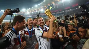 Световен шампион с Германия колекционира... покемони (СНИМКА)