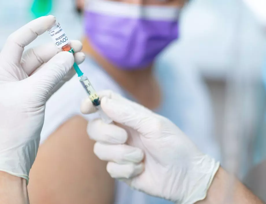 СРЗИ призовава учителите да спазват графика за ваксиниране