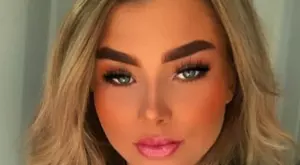 Английска футболистка ще си пуска интимни снимки срещу заплащане (СНИМКИ)