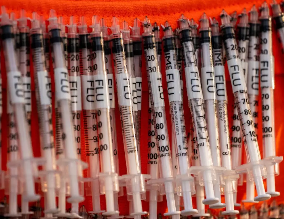 6 случая на странични реакции от ваксината на Pfizer/BioNTech огласи Франция