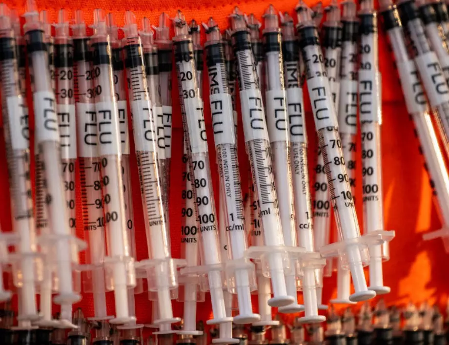 Pfizer и BioNTech ограничават до седмица забавянията на доставките на ваксини