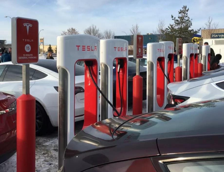 Tesla открива нова зарядна станция в България
