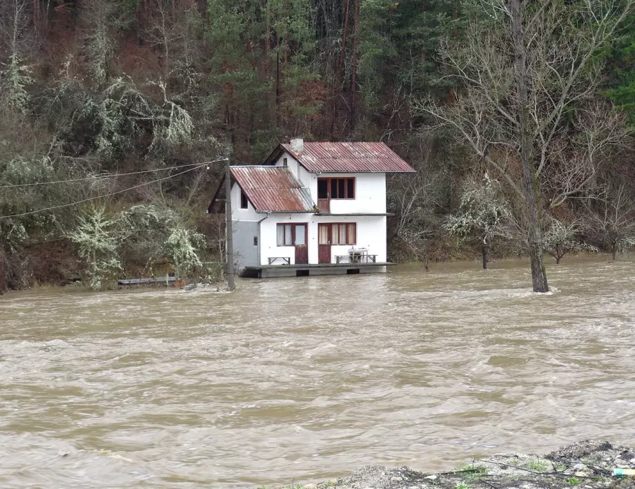 56 семейства са кандидатствали за еднократна помощ след наводненията