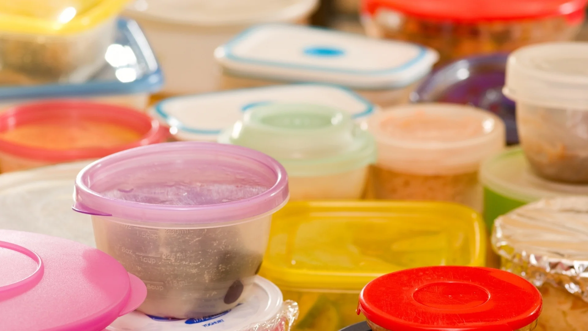 Проучване: В 84 от общо 85 храни от супермаркети и заведения се откриват пластмаси
