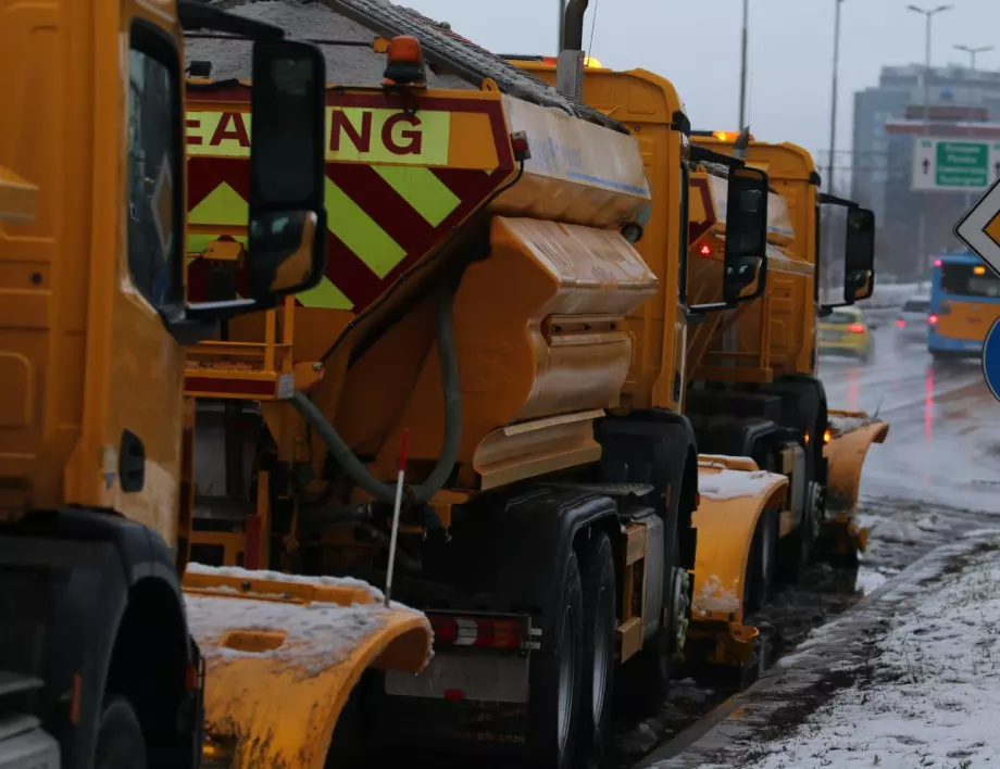 В София 87 снегопочистващи машини са обработвали срещу заледяване 