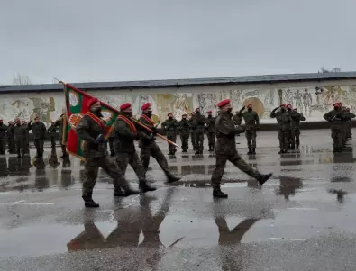 50 кандидати се борят за 8 места за войници в Асеновград
