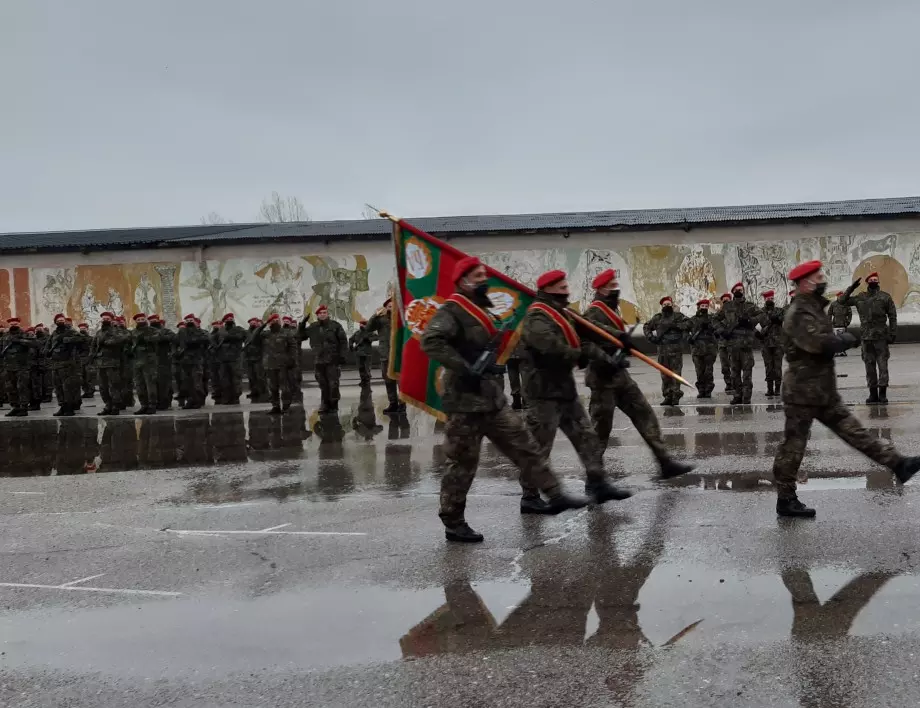 120 военни от България заминават за Афганистан